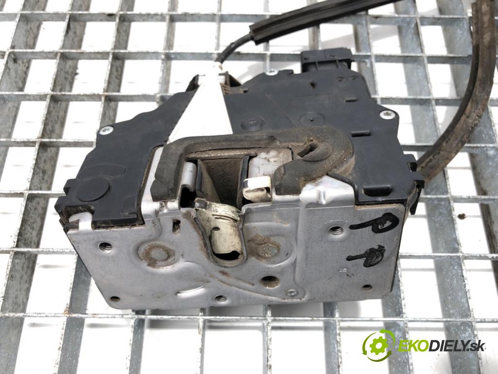 PEUGEOT BOXER II Skrzynia 2012 96 kW 2.2 HDi 130 2198 zámok dveře pravý přední část 1350147080