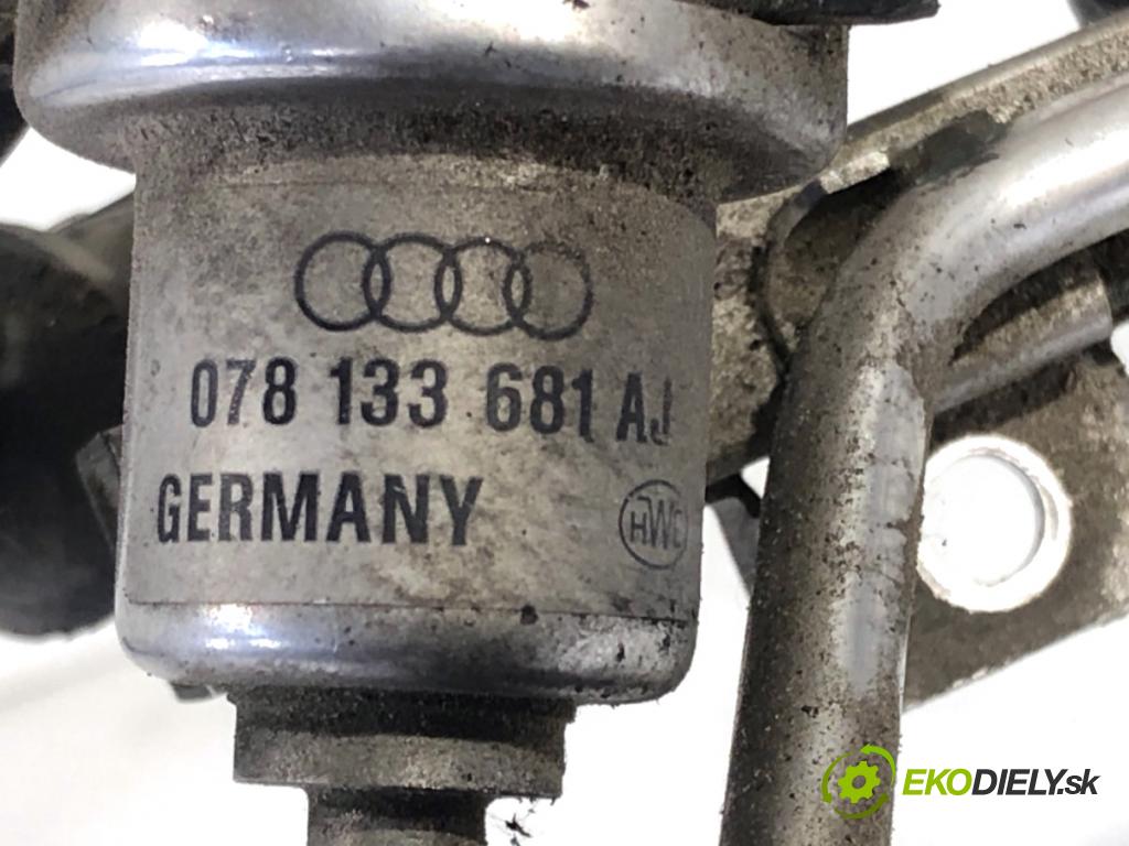AUDI A6 C5 sedan 1997 121 kW 2.4 quattro 2393 lišta vstřikovací  (Vstřikovací lišta)