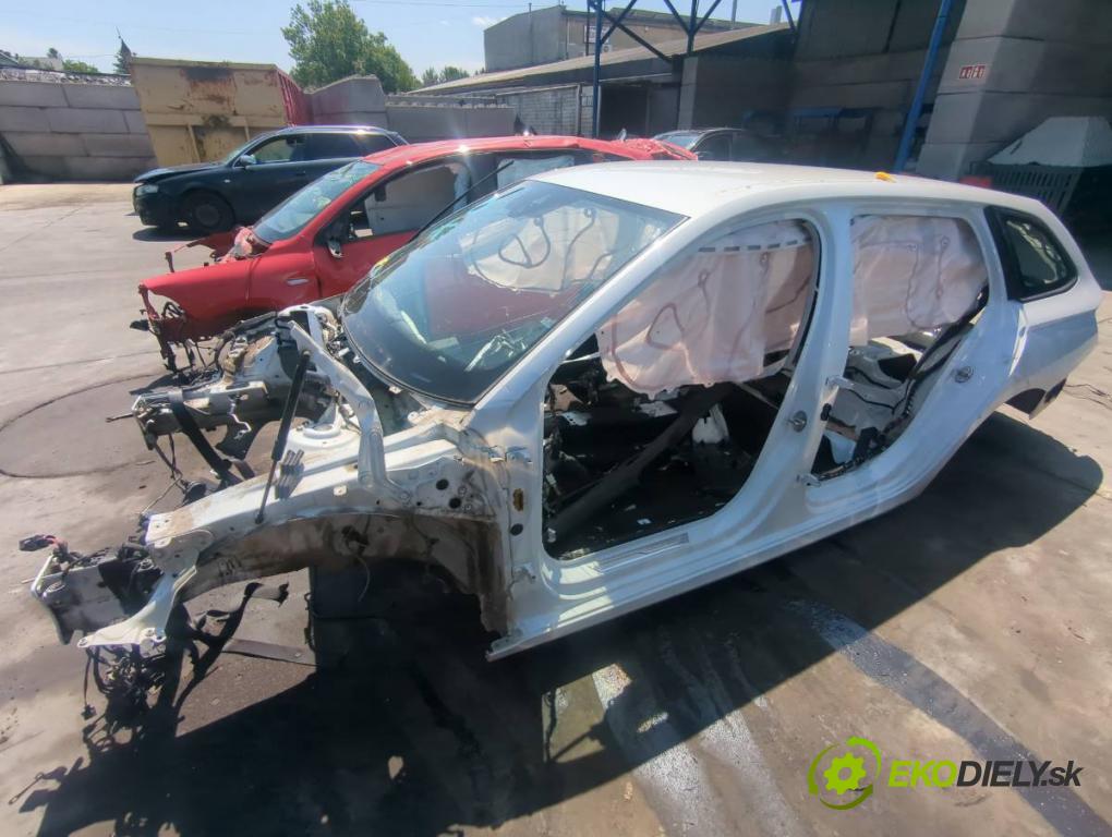 SKODA OCTAVIA IV Kombi 2022 150 kW 1.4 TSI iV 1395 KAROSERIA ČTVRŤÁK blatník zadní část levý pravý práh střecha PODŁUŻNICA levý pravý
