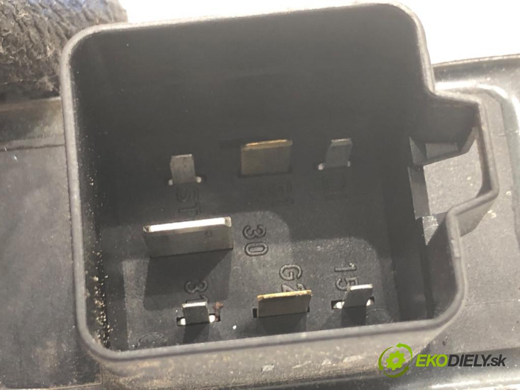 OPEL VECTRA C sedan 2004 74 kW 2.0 DTI 16V (F69) 1995 relé sviečok žhavenia  (Relé)