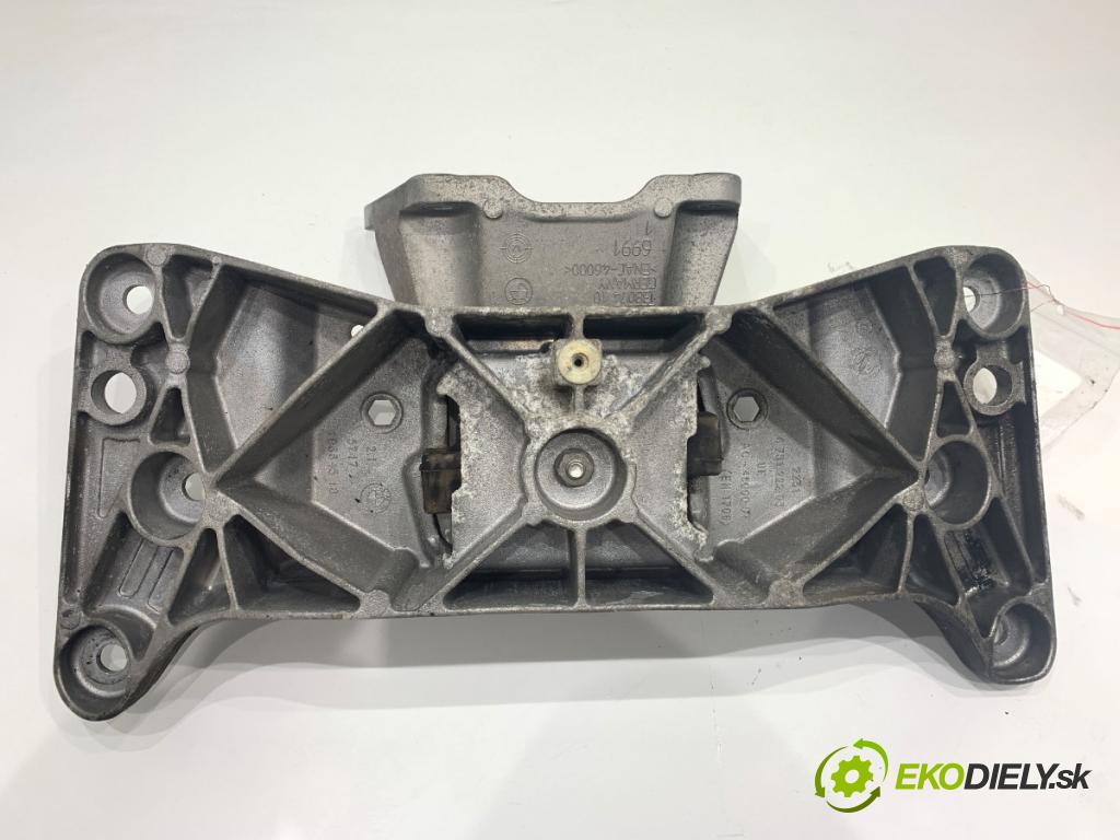 BMW F11 Kombi 2013 135 kW 520 d 1995 Držiak prevodovky 6781240