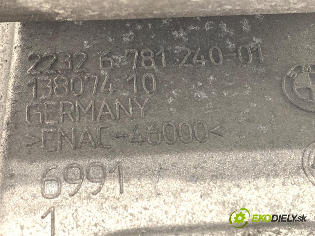 BMW F11 Kombi 2013 135 kW 520 d 1995 Držiak prevodovky 6781240