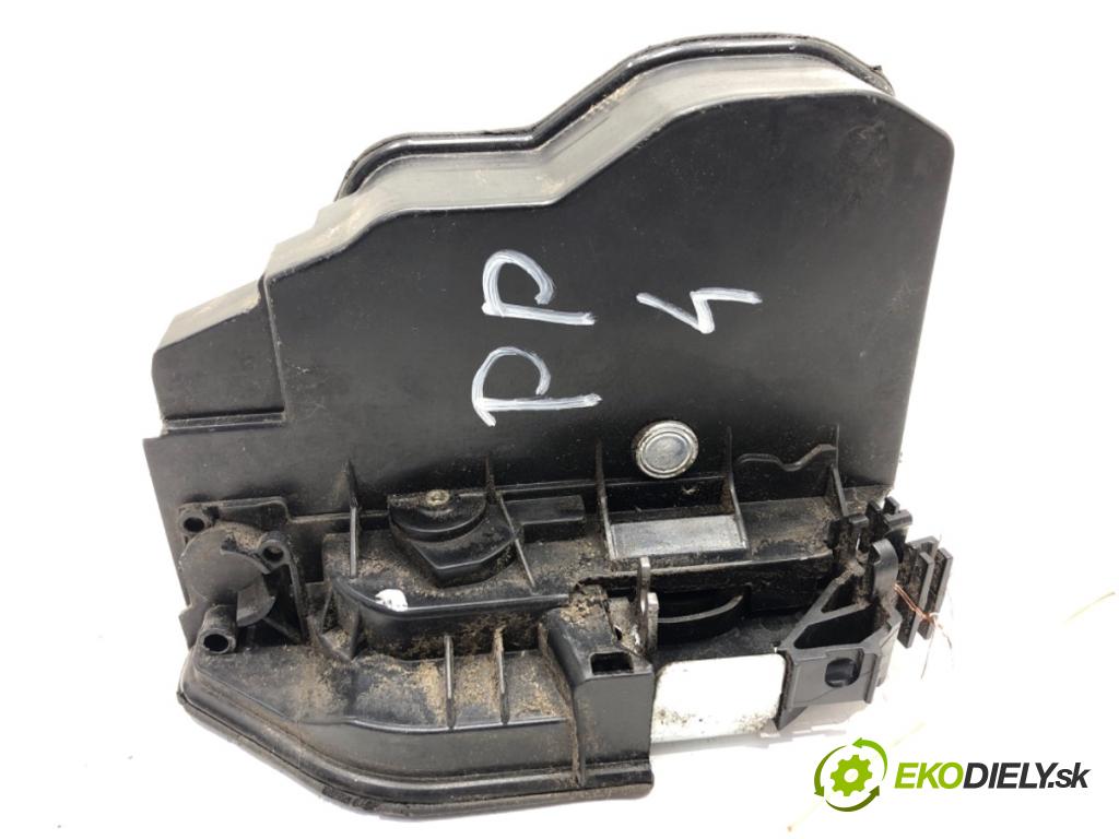 BMW F11 Kombi 2013 135 kW 520 d 1995 zámok dveře pravý přední část 7229458