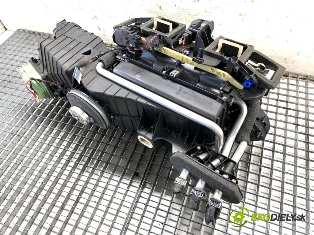 BMW F11 Kombi 2013 135 kW 520 d 1995 Výhrevné teleso, radiátor kúrenia komplet KOMBAJN 9202574 (Radiátor kúrenia)