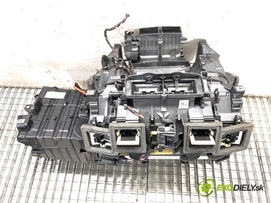 BMW F11 Kombi 2013 135 kW 520 d 1995 Výhrevné teleso, radiátor kúrenia komplet KOMBAJN 9202574 (Radiátor kúrenia)