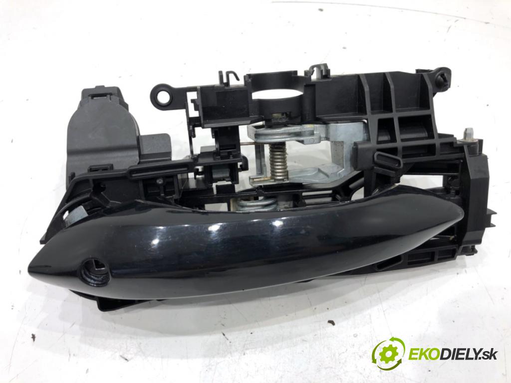BMW F11 Kombi 2013 135 kW 520 d 1995 Kľučka vonkajšia ľavy predný 