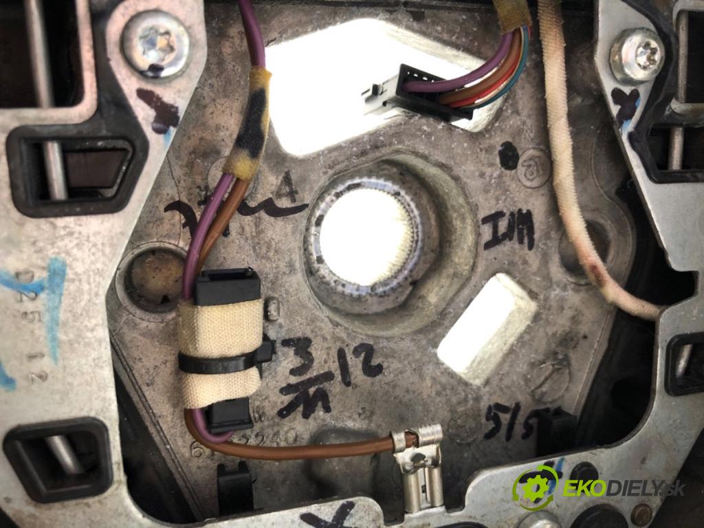 BMW F11 Kombi 2013 135 kW 520 d 1995 Volant  (Volant)
