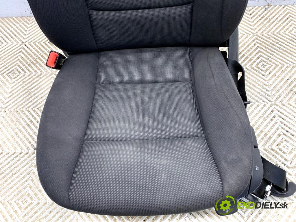 BMW F11 Kombi 2013 135 kW 520 d 1995 Sedadlo ľavy predný