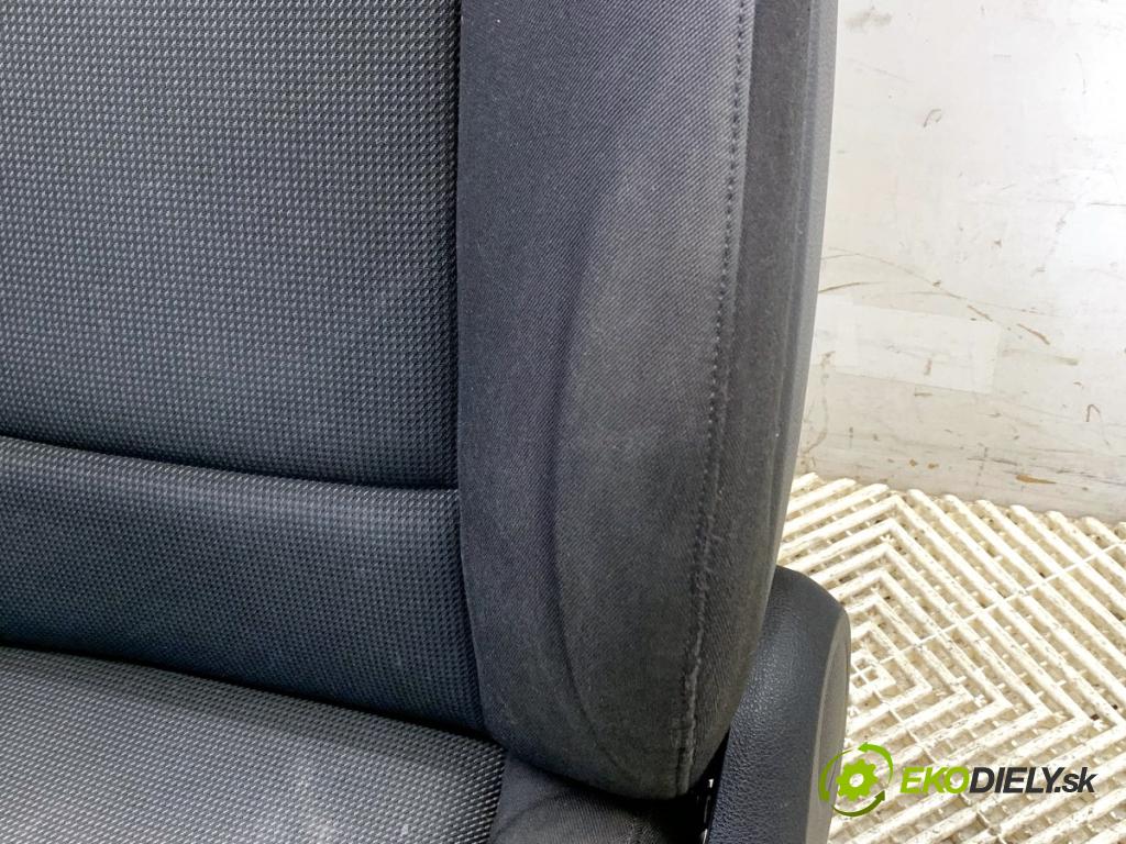 BMW F11 Kombi 2013 135 kW 520 d 1995 Sedadlo ľavy predný