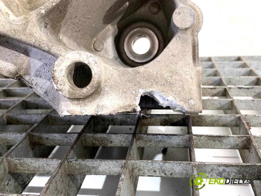 BMW F11 Kombi 2013 135 kW 520 d 1995 výztuha pod motor  (Výztuhy přední)