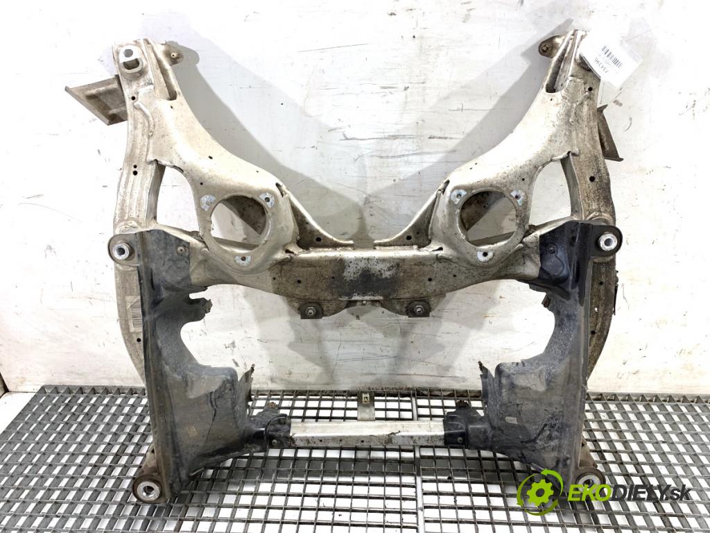 BMW F11 Kombi 2013 135 kW 520 d 1995 výztuha pod motor  (Výztuhy přední)
