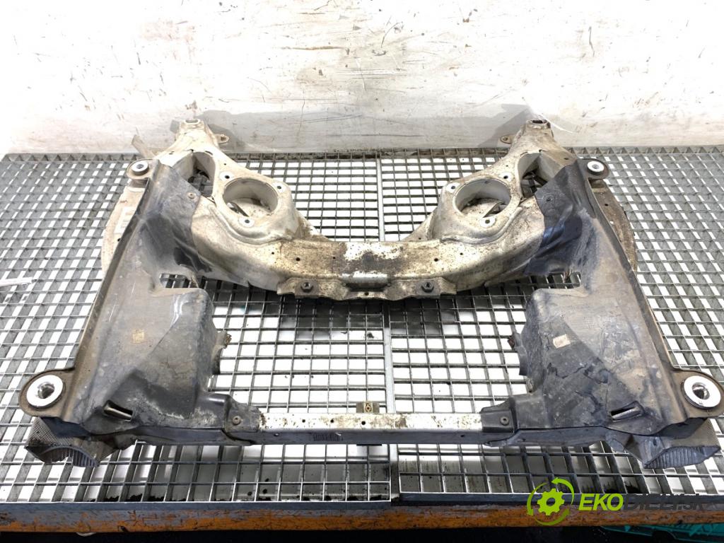 BMW F11 Kombi 2013 135 kW 520 d 1995 výztuha pod motor  (Výztuhy přední)