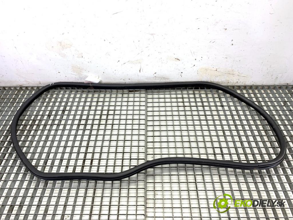 BMW F11 Kombi 2013 135 kW 520 d 1995 tesnenie Dvere zad pravá  (Karoséria ostatné)