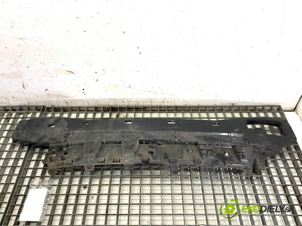 BMW F11 Kombi 2013 135 kW 520 d 1995 úchyt nárazníka zadní část 7299972