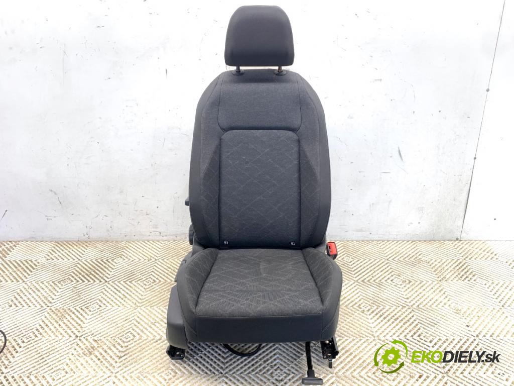 VW GOLF VIII liftback 2022 96 kW 1.5 TSI 1495 Sedadlo pravy predný 