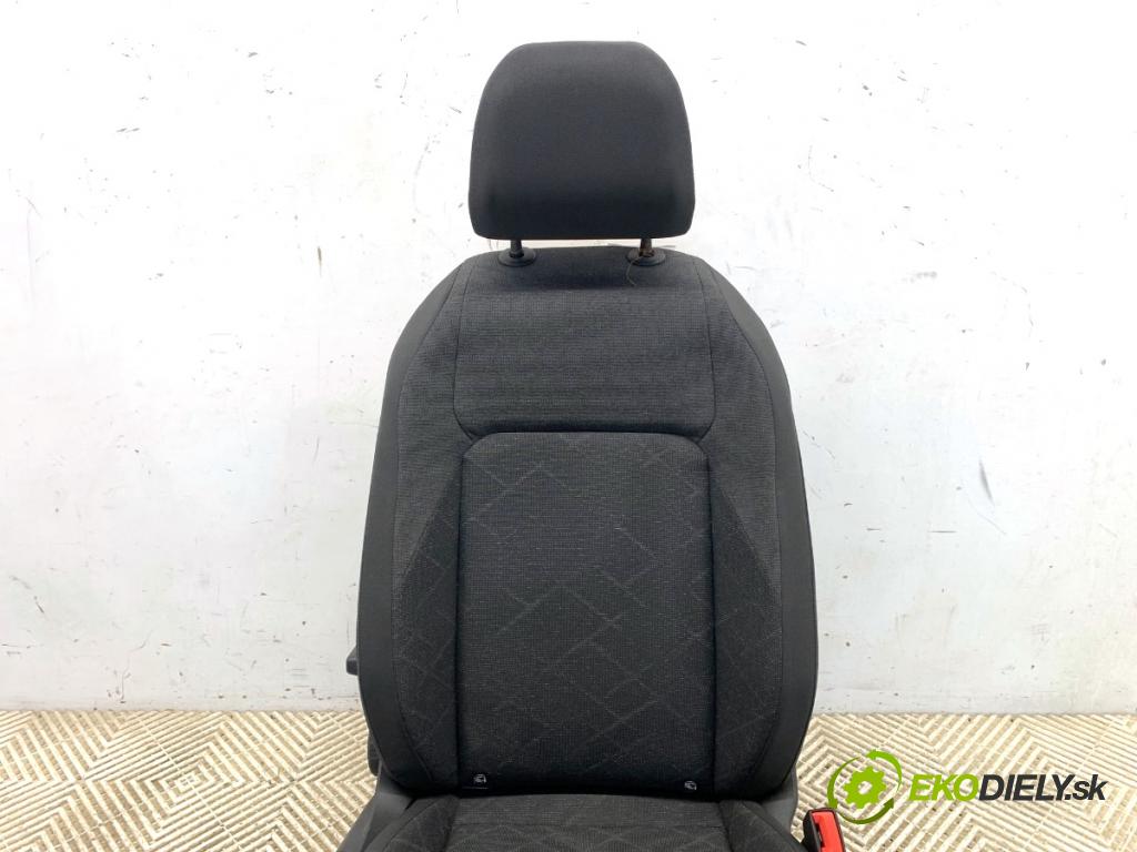VW GOLF VIII liftback 2022 96 kW 1.5 TSI 1495 Sedadlo pravy predný