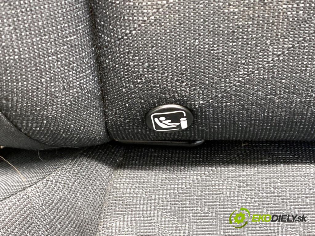VW GOLF VIII liftback 2022 96 kW 1.5 TSI 1495 Sedadlo pravy predný