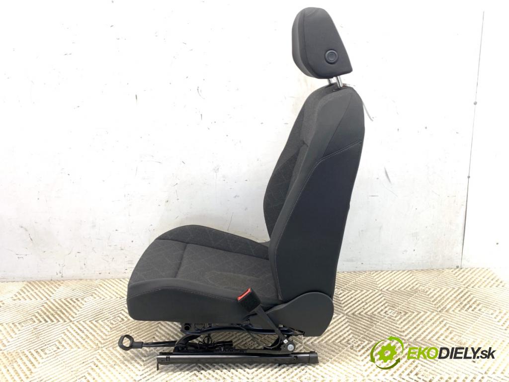 VW GOLF VIII liftback 2022 96 kW 1.5 TSI 1495 Sedadlo pravy predný