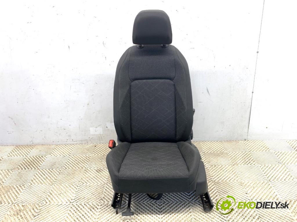 VW GOLF VIII liftback 2022 96 kW 1.5 TSI 1495 Sedadlo ľavy predný 