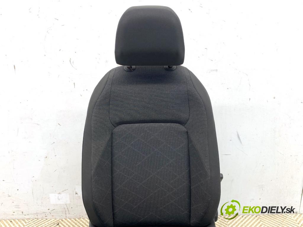 VW GOLF VIII liftback 2022 96 kW 1.5 TSI 1495 Sedadlo ľavy predný