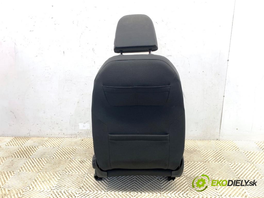 VW GOLF VIII liftback 2022 96 kW 1.5 TSI 1495 Sedadlo ľavy predný