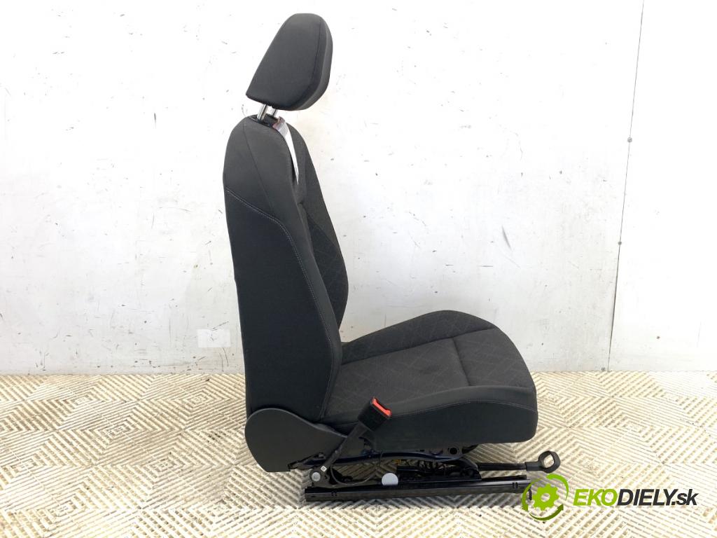 VW GOLF VIII liftback 2022 96 kW 1.5 TSI 1495 Sedadlo ľavy predný