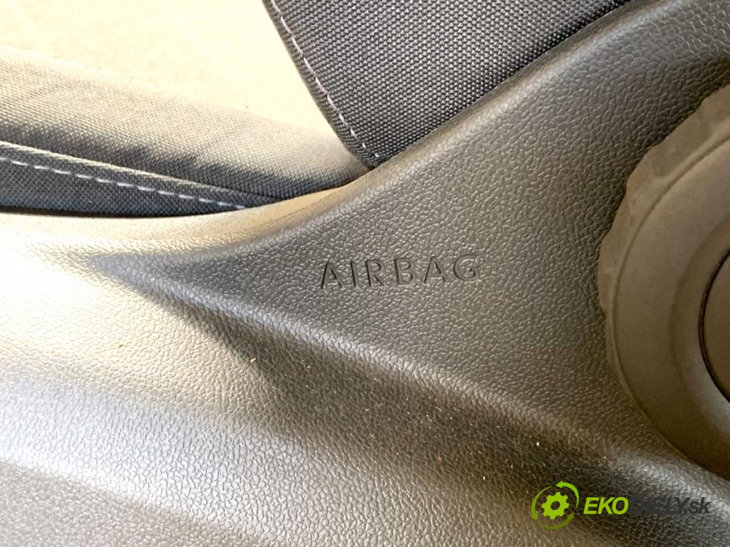 VW GOLF VIII liftback 2022 96 kW 1.5 TSI 1495 Sedadlo ľavy predný