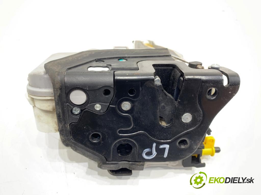 AUDI A4 B8 Kombi 2009 118 kW 1.8 TFSI 1798 zámok dveře levý přední část 