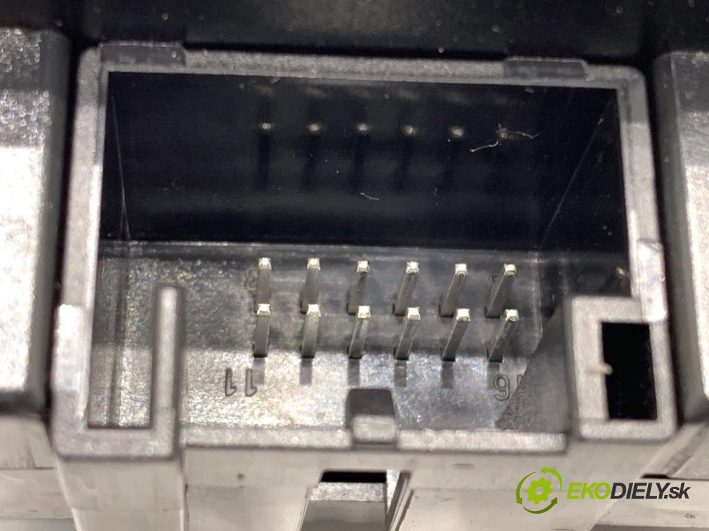 AUDI A4 B8 Kombi 2009 118 kW 1.8 TFSI 1798 spinačka 8K0909131C (Spínacia skrinka)