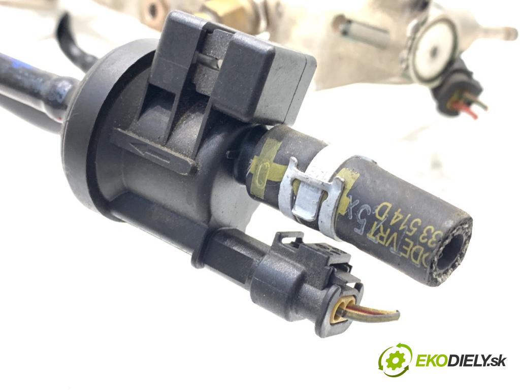 AUDI A4 B8 Kombi 2009 118 kW 1.8 TFSI 1798 Lišta vstrekovacia 06J133317G (Vstrekovacia lišta)