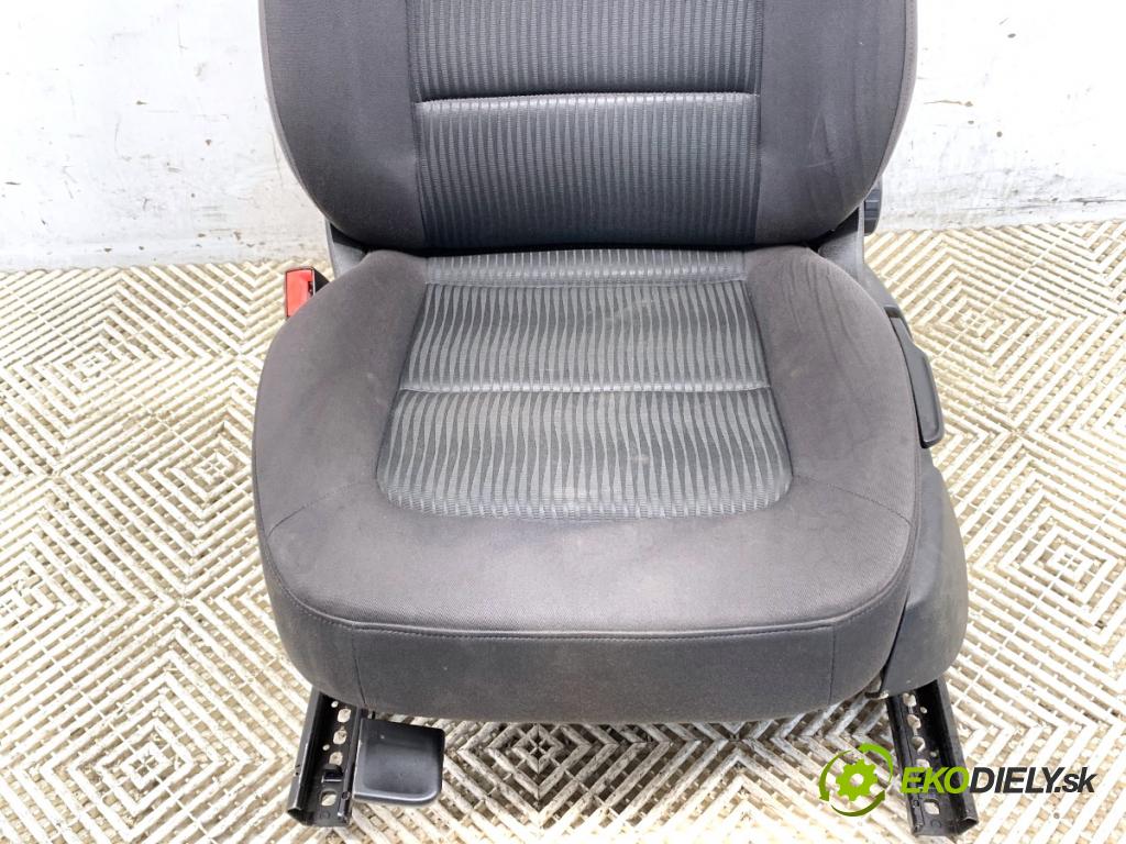 AUDI A4 B8 Kombi 2009 118 kW 1.8 TFSI 1798 Sedadlo ľavy predný