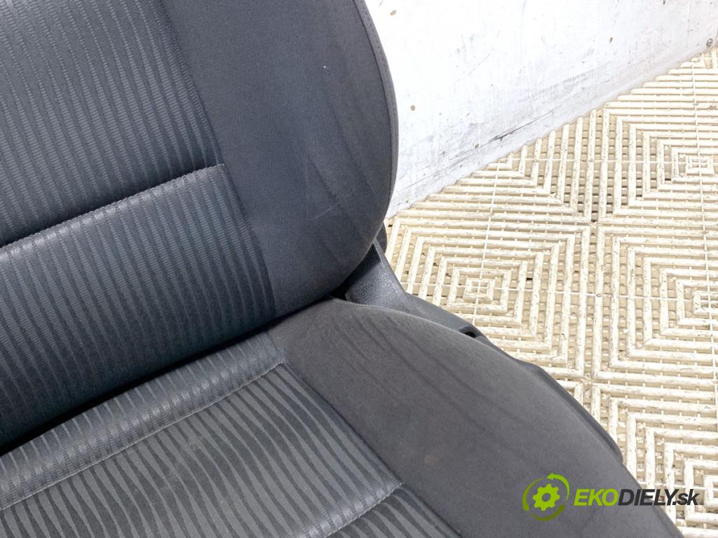 AUDI A4 B8 Kombi 2009 118 kW 1.8 TFSI 1798 Sedadlo ľavy predný