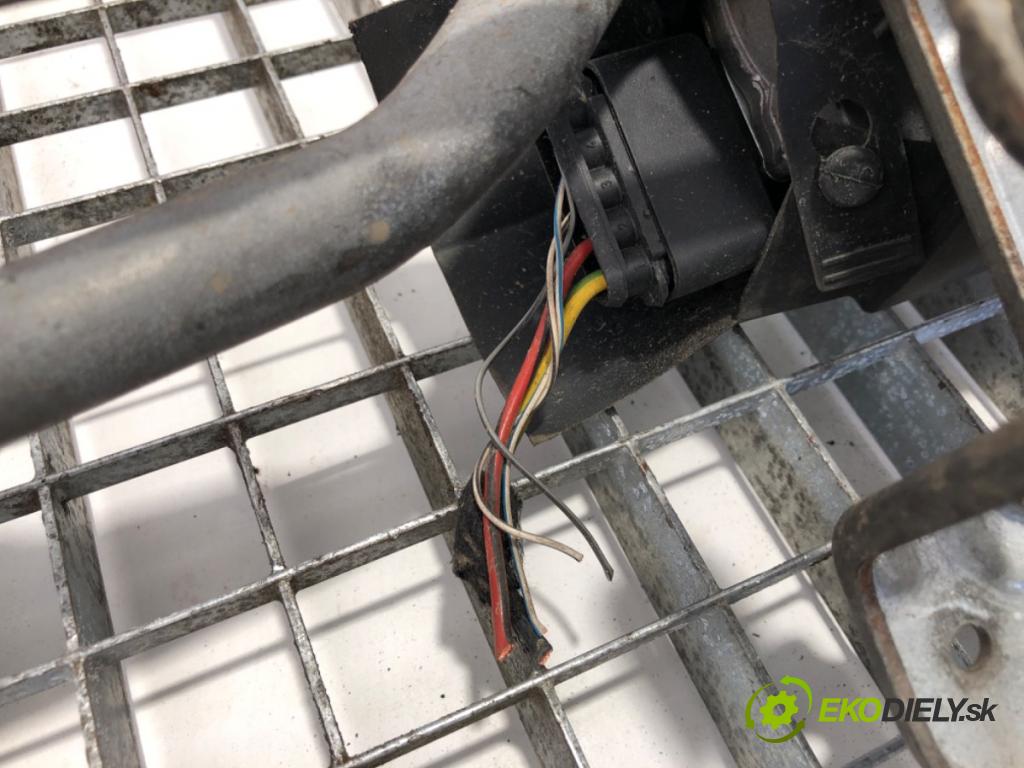 PEUGEOT BOXER II Skrzynia 2012 96 kW 2.2 HDi 130 2198 Mechanizmus stieračov predný  (Motorček stieračov predný)