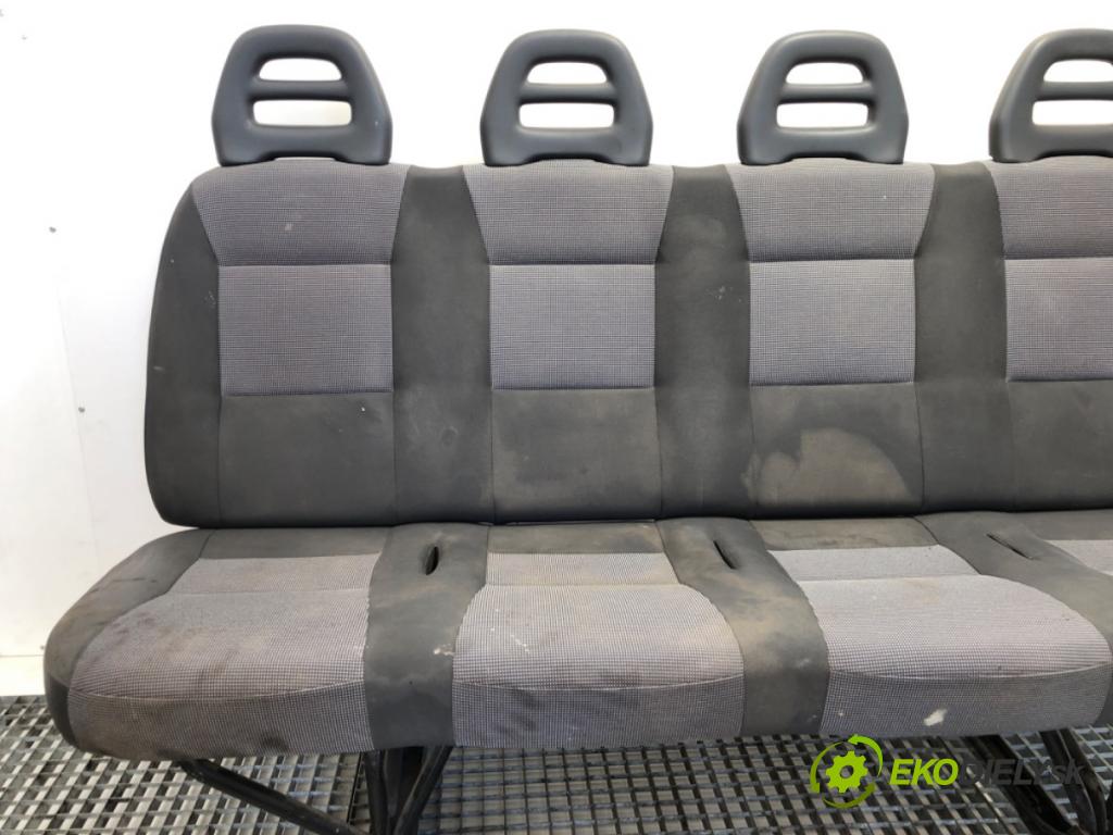 PEUGEOT BOXER II Skrzynia 2012 96 kW 2.2 HDi 130 2198 Sedadlo druhý rad ŠTYRI:
