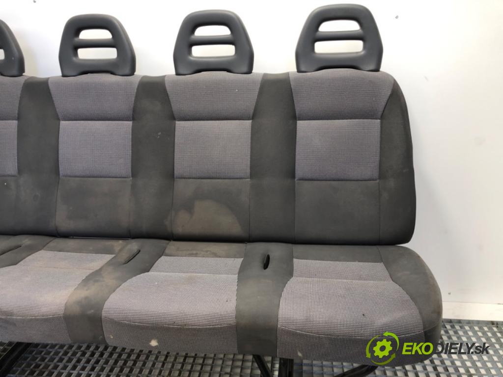 PEUGEOT BOXER II Skrzynia 2012 96 kW 2.2 HDi 130 2198 Sedadlo druhý rad ŠTYRI: