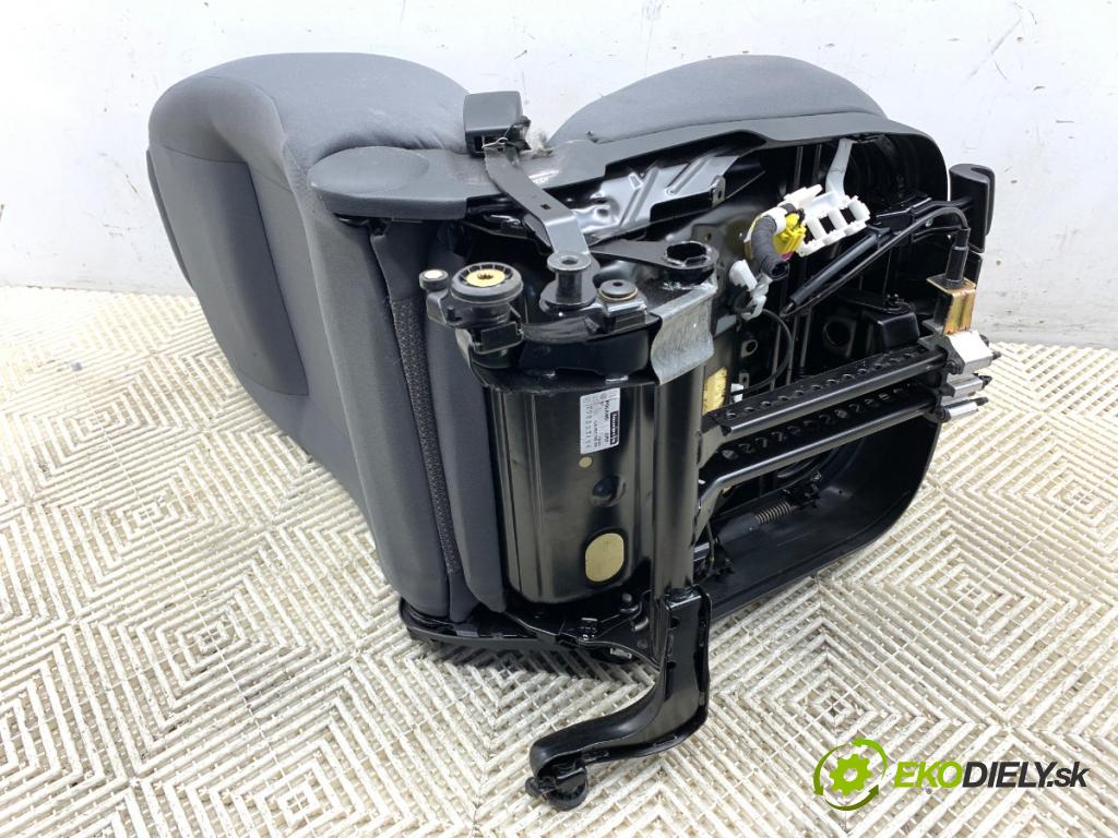 SEAT TOLEDO II sedan 2003 81 kW 1.9 TDI 1896 Sedadlo ľavy predný