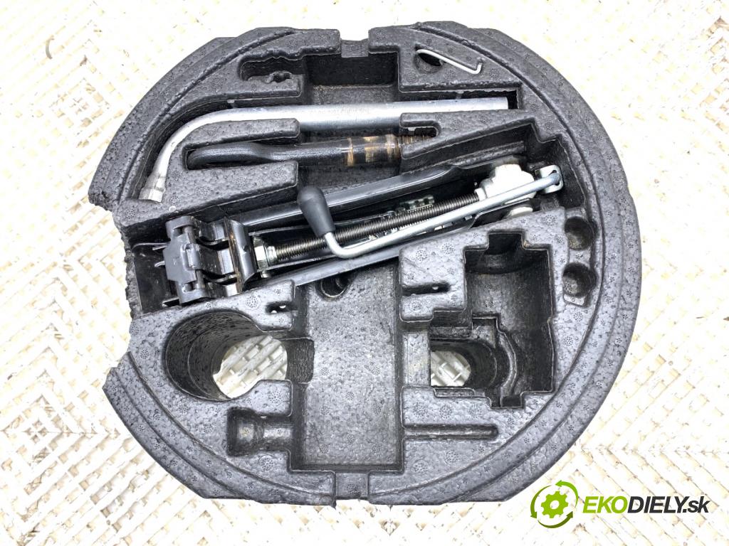 VW GOLF VI liftback 2012 66 kW 1.6 TDI 1598 Súprava naradí 1K0012115C