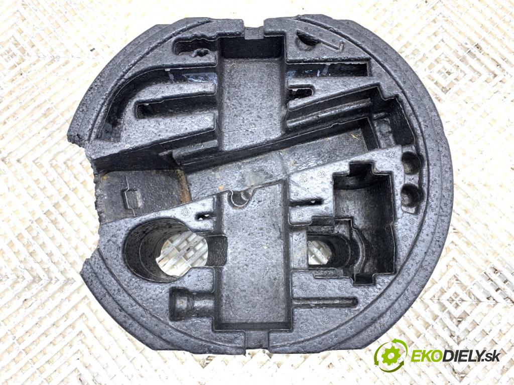 VW GOLF VI liftback 2012 66 kW 1.6 TDI 1598 Súprava naradí 1K0012115C