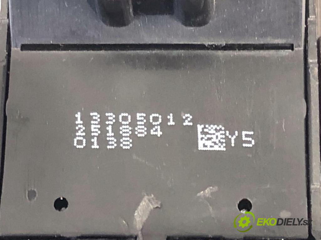 OPEL INSIGNIA A Kombi 2010 118 kW 2.0 CDTI (35) 1956 Prepínač okien 13305012 (Prepínacie páčky pod volantom)