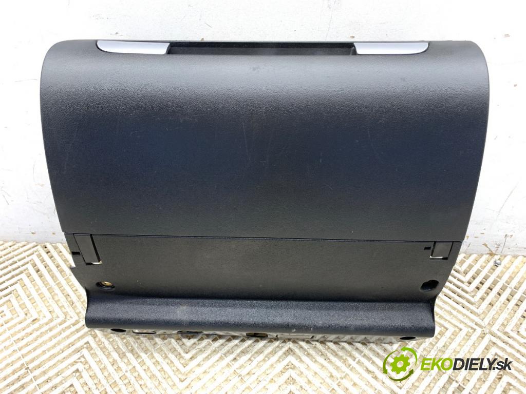 AUDI A3 8P liftback 2004 103 kW 2.0 TDI 1968 Priehradka, kastlík spolujazdca 8P1857035B (Priehradka (kastlík))