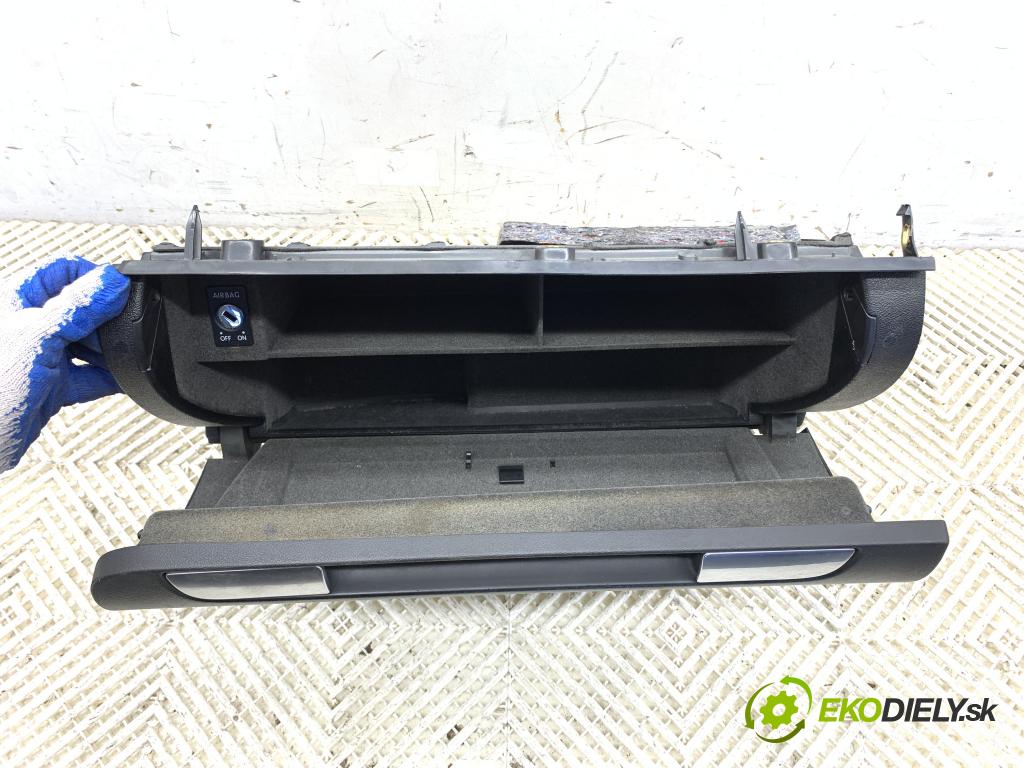 AUDI A3 8P liftback 2004 103 kW 2.0 TDI 1968 Priehradka, kastlík spolujazdca 8P1857035B (Priehradka (kastlík))