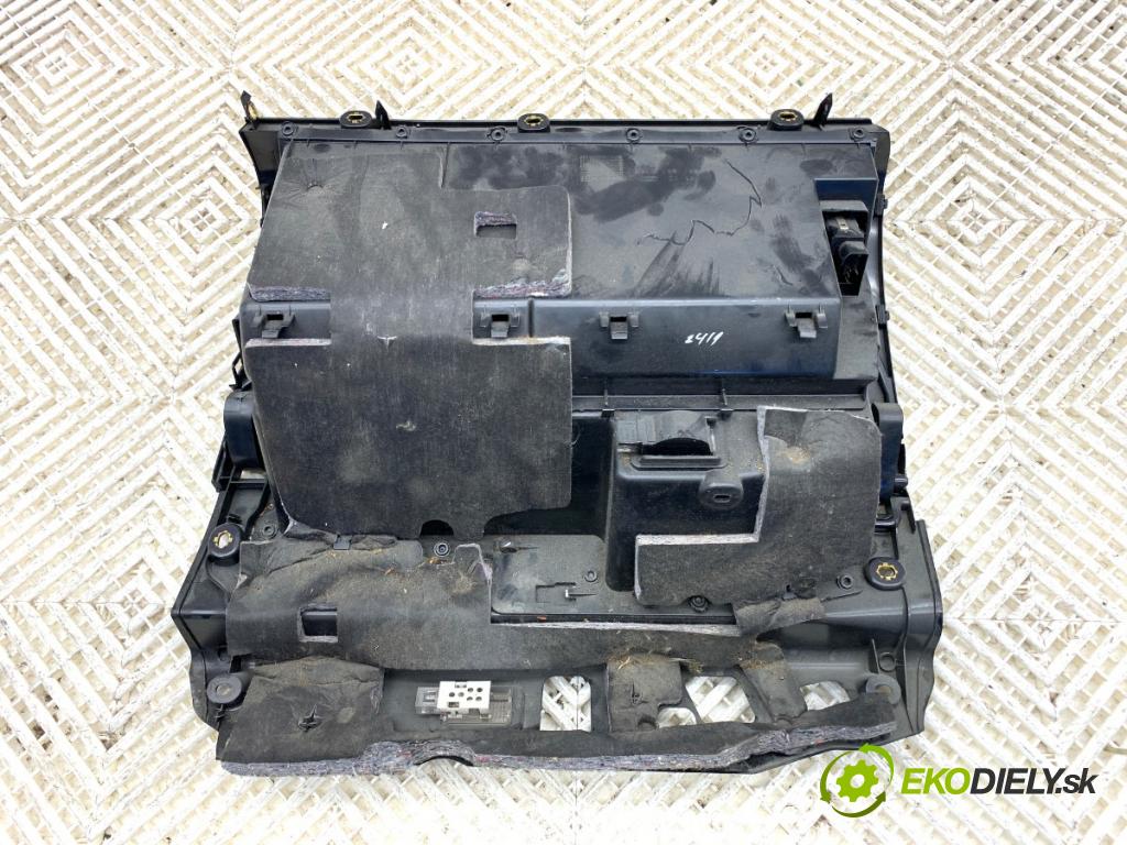 AUDI A3 8P liftback 2004 103 kW 2.0 TDI 1968 Priehradka, kastlík spolujazdca 8P1857035B (Priehradka (kastlík))