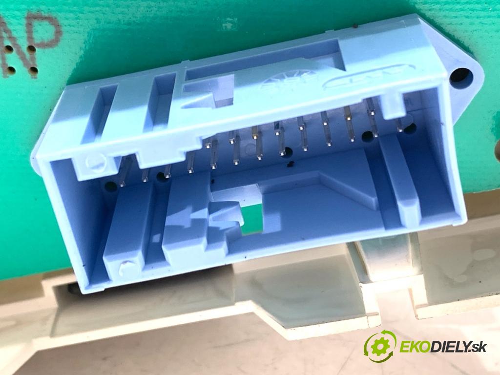 FORD FIESTA MK6 liftback 2006 44 kW 1.3 1299 Prístrojovka  (Prístrojová doska)