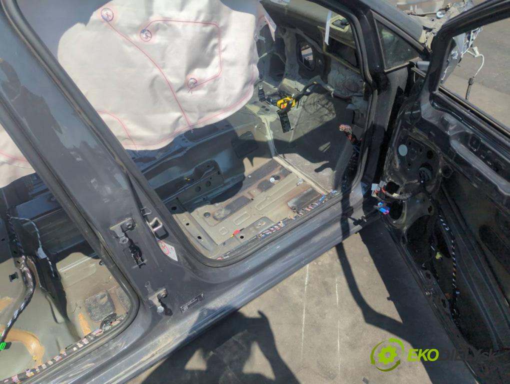 VW GOLF VIII liftback 2022 96 kW 1.5 TSI 1495 KAROSERIA ČTVRŤÁK blatník zadní část levý pravý práh střecha PODŁUŻNICA levý pravý