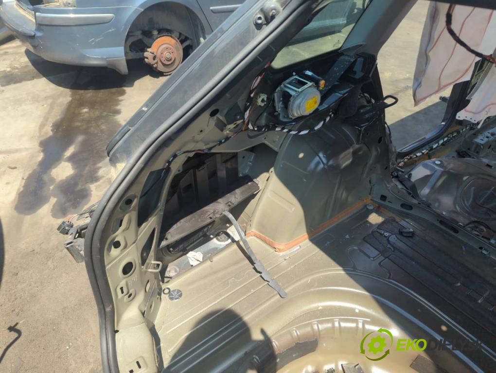 VW GOLF VIII liftback 2022 96 kW 1.5 TSI 1495 KAROSERIA ČTVRŤÁK blatník zadní část levý pravý práh střecha PODŁUŻNICA levý pravý