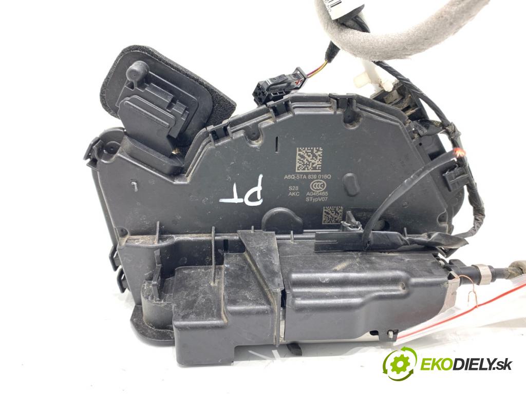 VW GOLF VIII liftback 2022 96 kW 1.5 TSI 1495 zámok dveře pravý zadní část 5TA839016Q