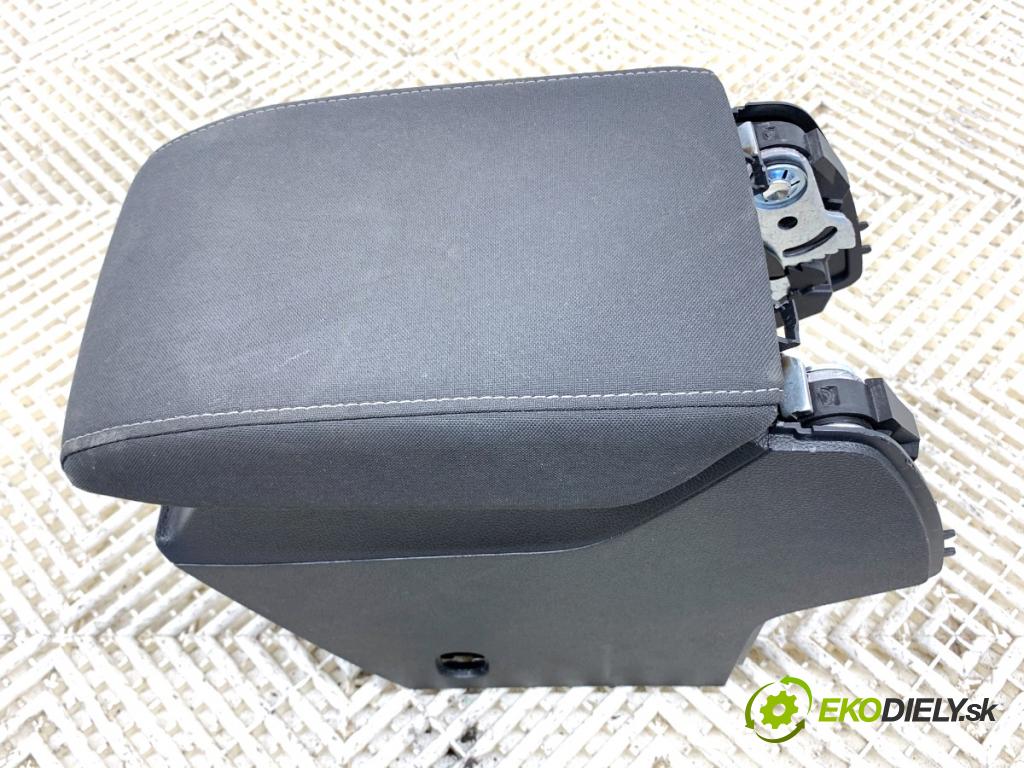 VW GOLF VIII liftback 2022 96 kW 1.5 TSI 1495 loketní opěrka 5H0863241A (Loketní opěrky)