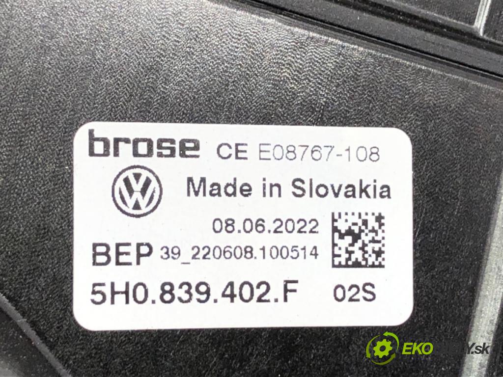 VW GOLF VIII liftback 2022 96 kW 1.5 TSI 1495 mechanismus okna pravý zadní část 5H0839402F