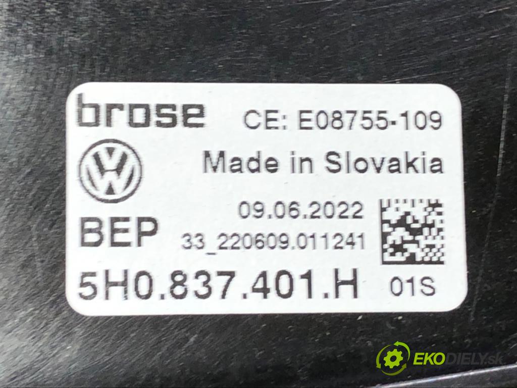 VW GOLF VIII liftback 2022 96 kW 1.5 TSI 1495 mechanismus okna levý přední část 5H0837401H