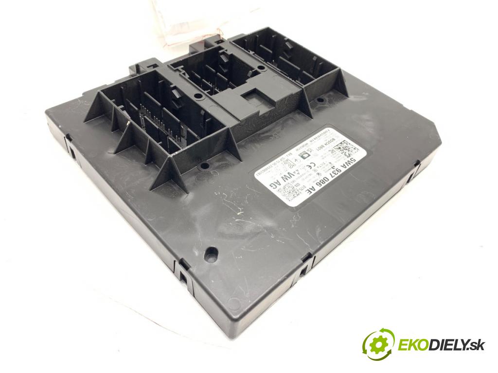 VW GOLF VIII liftback 2022 96 kW 1.5 TSI 1495 Modul komfortu 5WA937086AE (Modul komfortu)